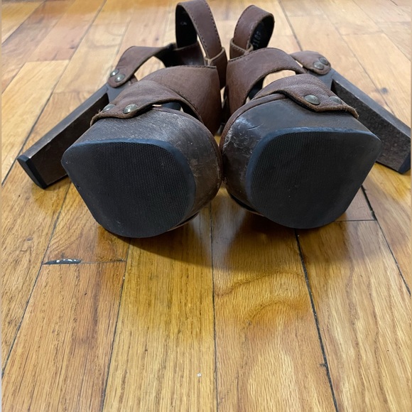 Stuart Weitzman Leather Gladiator Sandal - Picture 3 of 4